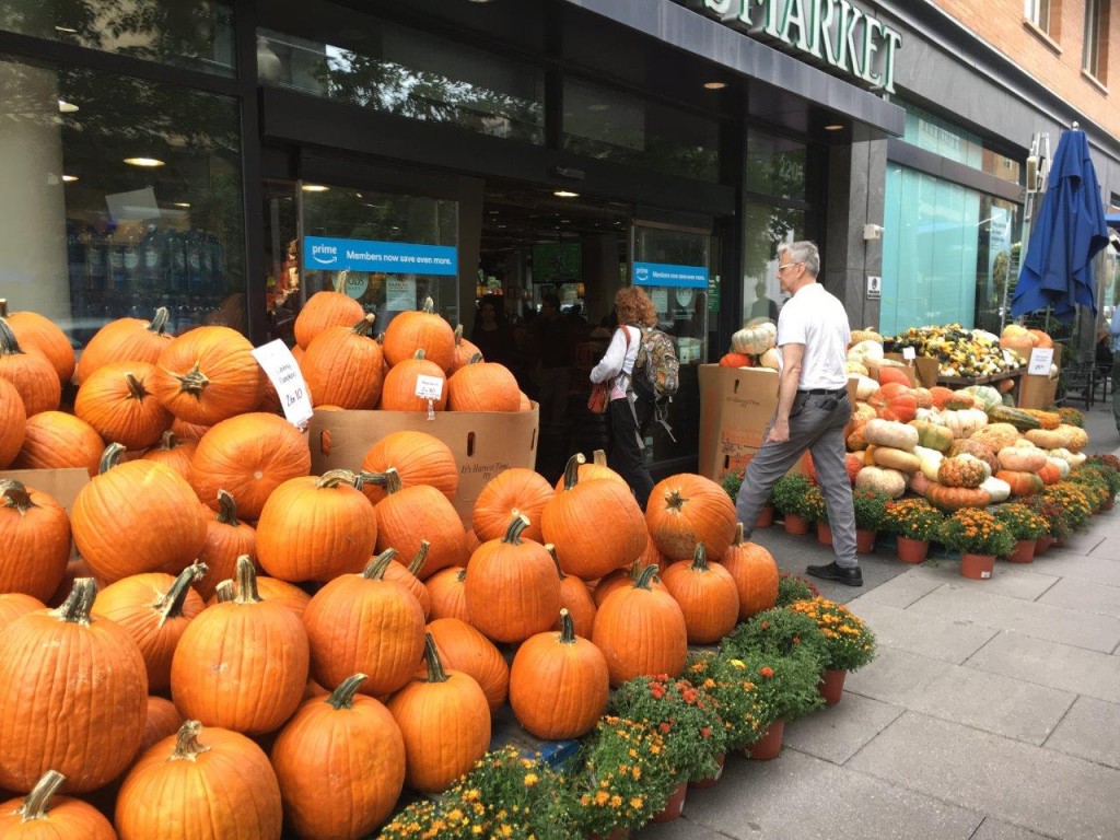 Lokala mataffären var höstpyntad, och dyr!