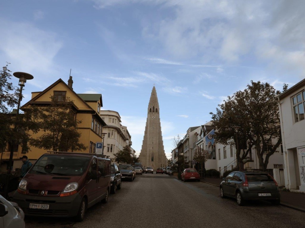 Där Hallgrimskirkja tornar upp sig