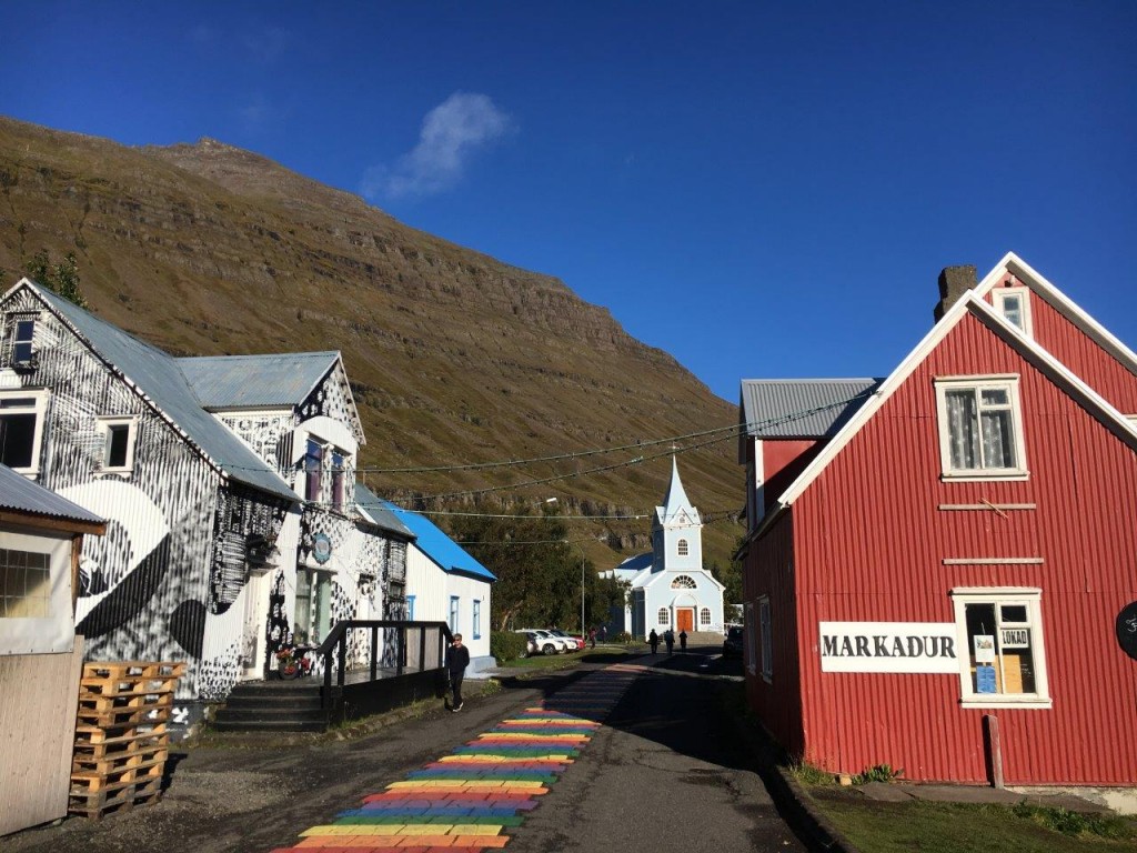 Strålande morgon i Seydisfjordur